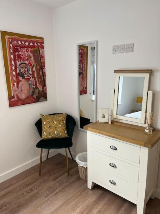 No5 At 53 - 2 Bed Apartment In Leek, Staffs Peak District Exterior photo